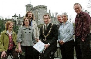 Kilkenny Environmental Awareness officer, Bernadette Maloney, Mayor Crotty and Cllr. Malcolm Noonan with members of Future Proof Kilkenny